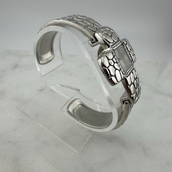 Women’s Silver Pebbled Cross Cuff Watch Mother of Pearl Dial - Has New Battery - Picture 9 of 14